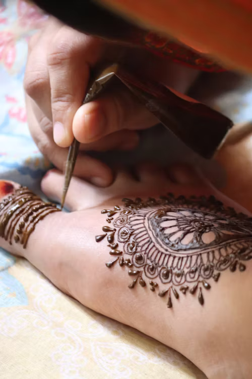 Natural henna cones and botanical elements